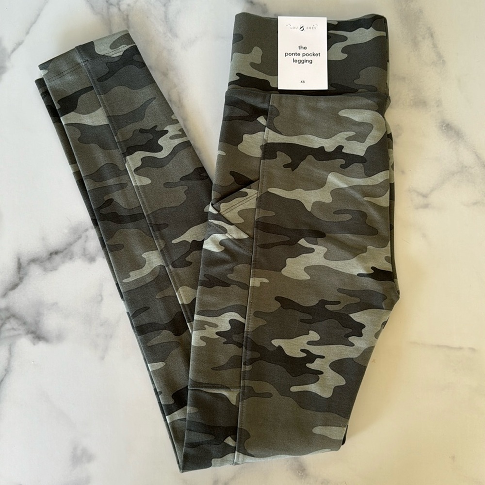 NWT Lou & Grey The Ponte Pocket Legging - Camo